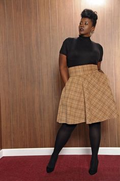 Super cute black shirt and plaid skirt combo for a vintage plus size outfit look! Teaching Outfits, Plus Size Fall Outfit, Plus Size Fall, Post Baby, Plus Size Fashion For Women, Curvy Girl Outfits, Curvy Outfits, Professional Outfits, New Classic