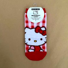 Size 5.5-7 (Us) New With Tags! Cute Red Socks, Hello Kitty Socks, Sanrio Accessories, Sanrio Stuff, Kitty Items, Kitty Stuff, Pretty Kitty, Hello Kitty Items, Pretty Cats