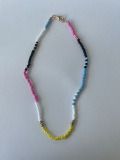 "This necklace is inspired by the one Belly wears in \"The summer I turned pretty\"." Belly's Necklace, The Summer I Turned Pretty, Beaded Necklaces, Clay Beads, How To Make Beads, Beaded Chain, Chain Styles, Seed Beads, The One