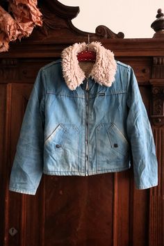 Beautiful True Vintage Mustang trucker denim jacket from the 1970s. Made from cotton denim fabric in a stunning 70s light blue jean wash. The torso with soft sand teddy lining, the sleeves with dark red lining. Large sherpa statement collar. Heavy front zipper with beautiful large metal zip pull. Two front pockets with decorative branded metal buttons, one inner pocket. Mustang brand label on the left chest. Beautiful decorative stitching on the back. Unisex. ERA: 1970s BRAND: Mustang COLOR: Denim blue, sand  FABRIC: No fabric tag, it's a cotton denim, the lining is probably a synthetic fiber SIZE: No size tag anymore, fits best women`s size S-M or men`s size S - please check the measurements below for reference MEASUREMENTS: Shoulder width 41cm, pit to pit 51cm, total length without colla Vintage Washed Blue Outerwear For Winter, Vintage Faded Denim Outerwear, Vintage Washed Blue Outerwear, Faded Cotton Retro Outerwear, Faded Denim Vintage Outerwear, Faded Vintage Denim Outerwear, Faded Retro Denim Jacket For Winter, Vintage Denim Outerwear For Winter, Vintage Winter Denim Outerwear