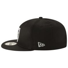 Show your team spirit wearing this Men's Las Vegas Raiders NFL 9FIFTY Snapback Hat from New Era. This stylish hat features the team logo and colors and is adjustable for a custom, comfortable fit. Color: Black Style: 11872956 Flat Crown Baseball Cap For Baseball Season, Flat Crown Baseball Cap For Sports Season, Flat Crown Baseball Cap For Sports, Sporty Flat Brim Fitted Hat For Fans, Hip Hop Fan Gear Cap, Hip Hop Style Fan Gear Cap, Hip Hop Snapback Baseball Cap For Fan Gear, Hip Hop Snapback Baseball Cap For Fans, Sporty Snapback Fitted Hat For Fan Merchandise