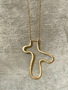 Cat Luck of Collarbone Jewelry works between her studio in Pittsburgh and a shared studio in NYC. Inspired by the raw aesthetics of the natural world, Luck is visual storyteller, using the alchemy of pure and mixed metals to create striking pieces that speak volumes. "Pinched Squiggle" hammered brass pendant a 30" 14K gold-filled chain. Pendant measures 2 1/4" long Cheap Handmade Brass Necklaces, Wire Chain Links, Brass Jewelry Design, Hammered Metal Jewelry, Brass Pendant Necklace, Hammered Jewelry, Metalsmithing Jewelry, Wire Jewelry Designs, Jewelry Words