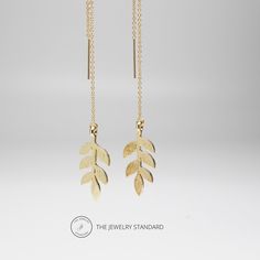 Threader earrings, Gold earrings, leaf earrings, dangle gold earrings, birthday gifts for her, new jewelry, earrings ------------------------------------------- Dainty gold leaf threader earrings.   DETAILS  * 1" leaf pendants -  gold finish *14k Gold filled Threader earrings *Hook shape at top for better security SHIPPING: *Free domestic shipping on all orders  PACKAGING: *All pieces come beautifully packaged, perfect for gift giving. Find more to ❤️ here: http://etsy.com/shop/thejewelrystandar Orders Packaging, Threader Earrings Gold, Pendants Gold, Earrings Leaf, Tarnished Jewelry, Earrings Dainty, Threader Earrings, New Jewelry, Leaf Pendant