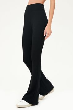 A cozy fleece version of our wildly popular Raquel Flare legging. This Flared pant in ultra luxe fleece is the very definition of comfy casual chic. BEST FOR: Warm-ups, cool downs and cool weather workouts Model is 5’10 and wears a size small. Dresses Fancy, Flare Legging, Rush Dresses, Athleisure Women, Pajama Bottoms, Maxi Dresses Casual, Midi Maxi Dress, Comfy Casual, Dress Romper