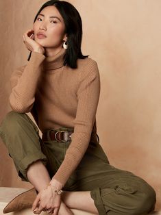 Fall Turtleneck For Workwear With Ribbed Cuffs, Fall Workwear Turtleneck With Ribbed Cuffs, Relaxed Fit Turtleneck Sweater With Ribbed Cuffs, Casual Beige Turtleneck With Ribbed Cuffs, Relaxed Fit Long Sleeve Turtleneck For Work, Relaxed Fit Turtleneck For Fall Workwear, Casual Brown Turtleneck For Work, Beige Long Sleeve Turtleneck With Ribbed Cuffs, Beige Turtleneck Top With Ribbed Cuffs