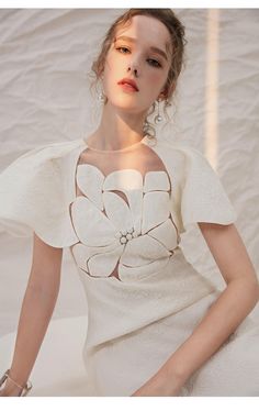 Luxury designer white jacquard flying sleeve retro vintage wedding dress -Ovilas Patron Vintage, Classic Blouses, Retro Vintage Dresses, Petal Sleeve, Couture Details, Cocktail Parties, Pattern Dress, Fashion Icon, Jacquard Fabric