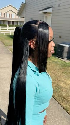 Peek A Boo Half Up Half Down, Baddie Fall Hairstyles, 2 Long Ponytails With Weave, Long Quick Weave Hairstyles With Color, Versatile Hairstyles For Black Women, Hairstyles With Bundles For Black Women, Bang Short Hairstyles, Black Women Hairstyles Straight Hair, Flip Over Hairstyles