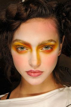 Vivienne Westwood at Paris Fashion Week Spring 2012 - Backstage Runway Photos Vivienne Westwood Makeup, Zhenya Katava, Silvester Make Up, Fashion Show Makeup, Fashion Week Backstage, Show Makeup, Bold Makeup Looks