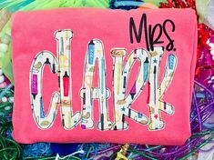 a pink bag with the words mes chalk on it sitting among other beads and streamers