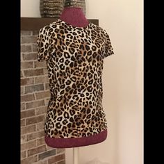 Cheetah Print Round Neck Perfect T Nwot Took Off But Never Wore (5 Star Seller) Perfect Condition Fast Shipper 5 Star Rating Casual Stretch Tiger Print Tops, Casual Fitted Top With Tiger Print, Fitted Leopard Print Short Sleeve T-shirt, Fitted Leopard Print Top With Crew Neck, Star Rating, Cheetah Print, Tshirt Colors, Victoria Secret, 5 Star