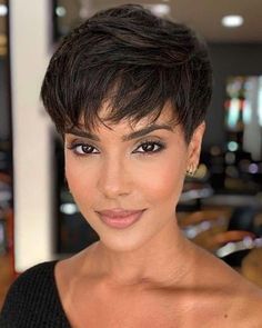 19 Classy Pixie Bob Haircuts for Fine Hair Messy Pixie Haircut Choppy Layers, Short Messy Hair Choppy Pixie Cuts, Short Choppy Hair Edgy Messy Pixie Bob Hairstyles, Blond Pixie, Curling Thick Hair, Messy Fringe, Very Short Bangs, Kort Pixie, Very Short Pixie Cuts