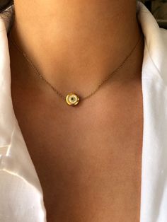 EKATI  * Evil eye pendant necklace in gold (11mm) high polished * 1mm dainty Stainless Steel chain  * Minimalist Design you can wear it alone or with other necklaces combined  * Length : 40-45 cm  * Adjustable: yes  * Waterproof/ Beachproof  * 100% Good vibes! ➪  𝐴𝑙𝑙 𝑃𝑟𝑜𝑑𝑢𝑐𝑡𝑠 𝑎𝑟𝑒 𝑐𝑎𝑟𝑒𝑓𝑢𝑙𝑙𝑦 𝑝𝑎𝑐𝑘𝑎𝑔𝑒𝑑 𝑤𝑖𝑡ℎ 𝑙𝑜𝑣𝑒.  ➪  𝑃𝑎𝑐𝑘𝑎𝑔𝑒 𝑖𝑛𝑐𝑙𝑢𝑑𝑒𝑠: 𝐼𝑡𝑒𝑚 (𝑜𝑓 𝑐𝑜𝑢𝑟𝑠𝑒), 𝑎 𝑙𝑜𝑣𝑒𝑙𝑦 𝑔𝑖𝑓𝑡 𝑝𝑜𝑢𝑐ℎ. ✲ 𝑇ℎ𝑒 𝑟𝑒𝑐𝑜𝑚𝑚𝑒𝑛𝑑𝑒𝑑 𝑐ℎ𝑎𝑖𝑛 𝑠𝑖𝑧? White Jewelry Box, Chic Bracelet, Hot Jewelry, Waterproof Jewelry, Evil Eye Pendant, White Jewelry, Trends 2024, Stainless Steel Pendant, Evil Eye Jewelry