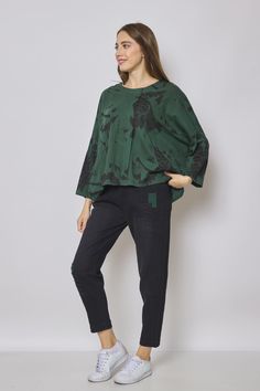 Description


Express your unique style with our eagle patterned cotton blouse. Bold eagle designs bring a touch of character to your outfit. Whether it's a night out with friends or a day at work, this versatile blouse is perfect for any occasion. Pair it with black pants and boots for an elegant and chic look. Let yourself be carried away by the majestic power of the eagle and assert your style with this eagle-patterned cotton blouse this fall-winter!
Composition & Care
100% cotton
Machine was Bold Eagle, Elegante Y Chic, Eagle Design, The Eagle, Cotton Blouse, Cotton Blouses, Exquisite Design, Fantasia, Black Pants