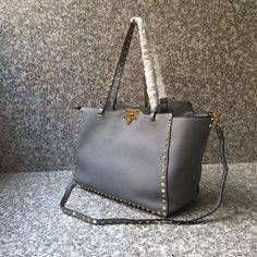 SHOP MORE LUXURY PRODUCTS HERE Description Valentino Medium Grainy Rockstud Bag Gray, For Women, Women’s Bags 19.3in/49cm Size:ÃƒÂ¯Ã‚Â¿Ã‚Â½ÃƒÂ¯Ã‚Â¿Ã‚Â½ÃƒÂ¯Ã‚Â¿Ã‚Â½ÃƒÂ¯Ã‚Â¿Ã‚Â½ 49 x 25 x 14 cm /19.3 x 10 x 5.5 inches (Width x Height x Length) Hook closureRemovable strapFlat zipper pocket Includes dust bag.This product is of the premium quality. Louis Vuitton Shirt, Chanel Shirt, Bv Bag, Gucci Gg Marmont, Reversible Belt, Loafer Mules, Valentino Bags, Grade 1, Luxury Items