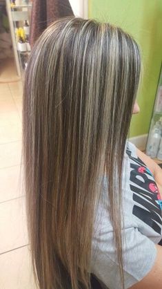 Blonde Highlights On Ash Brown Hair, Ash Blonde Highlights Straight Hair, Dark Blonde With Light Blonde Highlights, Y2k Hair Color, Y2k Highlights, Hair Lights, Summer Blonde Hair, Brown Hair Looks, Brown Hair Inspo