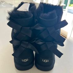 Never Worn Bailey Bow Girls Size 4 Uggs Black Cute Uggs, Uggs Black, Uggs Boots, Pretty Sneakers, Crocs Fashion, Bailey Bow Uggs, Black Uggs, Shoes Outfit Fashion, Bailey Bow