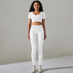 White Peak Seamless Set White High Stretch Activewear For Sports, White High Stretch Moisture-wicking Activewear, High Stretch White Activewear For Sports, White High Stretch Breathable Activewear, White High Stretch Activewear For Gym, White High-stretch Breathable Activewear, Seamless Athletic Fit Activewear, White High Stretch Activewear For Pilates, White High-stretch Activewear For Pilates