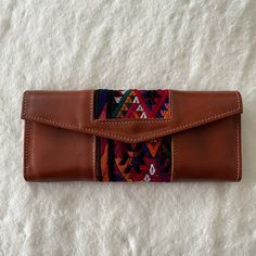 Unique Guatemalan Handmade Wallet. Made With Real Leather. Slim And Spacious! Has Plenty Of Space For Credit Cards, Coins, And Checkbook. Great Quality Work Made By Our Guatemalan Artisans. Lv Pochette Metis, Lv Neonoe, Louis Vuitton Key Pouch, Lv Pochette, Handmade Backpacks, Handmade Wallet, Cream Bags, Louis Vuitton Wallet Zippy, Handmade Wallets