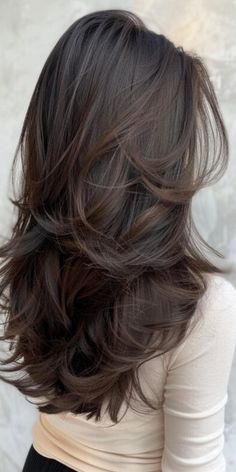 Thick Beautiful Hair, Butterfly Haircut For Thick Hair, Intense Layers Hair, Haircuts To Cover Big Forehead, Cute Haircut Ideas For Medium Hair, Long Layers On Thick Hair, Haircuts For Dark Brown Hair, Hairdye Inspo Long Hair, Messy Layers Long Hair