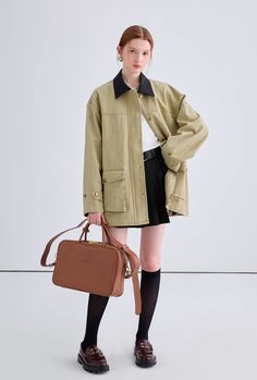 素材 コットン:100% 着用サイズ 173cm BWH : 78/59/88 Mサイズ Oversized Khaki Outerwear With Pockets, Oversized Solid Outerwear With Multiple Pockets, Chic Oversized Cotton Outerwear, Oversized Everyday Winter Utility Jacket, Trendy Oversized Outerwear With Patch Pockets, Oversized Classic Khaki Outerwear, Oversized Khaki Outerwear With Patch Pockets, Oversized Khaki Utility Jacket With Multiple Pockets, Trendy Oversized Outerwear With Lapel Collar