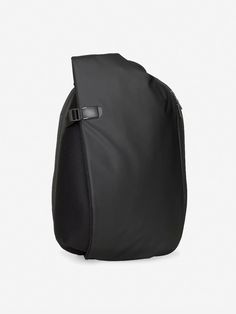 Isar M Obsidian Black – côte&ciel US Minimalist Backpack, Light Backpack, Work Gear, Gray Interior, Futuristic Design, Asymmetrical Design, Accessory Pouch, Laptop Pocket, Work Travel