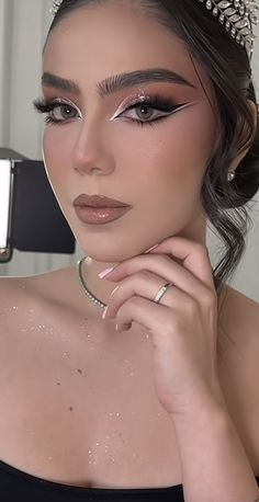 Social Glam Makeup, Makeup Ideas For Wedding, Funky Makeup, Classic Makeup, Your 20s, Looks Party, Makeup Studio, Ideas For Wedding, Makeup Looks Tutorial