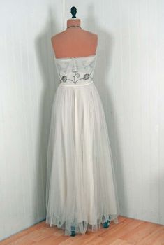 For Sale on 1stDibs - In this gorgeous 1940's Bergdorf Goodman ivory-white gown, the detailed construction and meticulous attention to detail are comparable to what you will Formal Cream Tulle Gown, Cream Evening Dress For Wedding And Prom Season, Vintage Floor-length Gown For Debutante Ball, Vintage White Tulle Dress, Vintage Ball Gown Wedding Dress For Formal Occasions, White Evening Dress With Lined Bodice For Wedding, Cream Vintage Gown For Debutante Ball, Vintage Gown With Fitted Bodice For Debutante Ball, Vintage Cream Gown For Debutante Ball