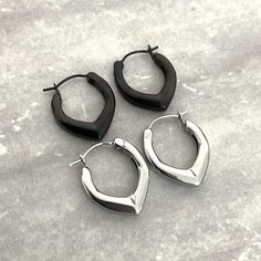 Add a touch of whimsy to your look with our unique pointy hoop earrings . These earrings are perfect for adding a playful yet sophisticated touch to any outfit. Sold as pair Material : 316 Stainless steel Hoop inner diameter: 12 mm Hoop thickness: 4 mm Hoop length: 20 mm Closure: Snap up closure Listing for pair of hoops only Trendy Small Hoop Metal Cartilage Earrings, Trendy Teardrop Hoop Earrings, Single Small Hoop Earring In Edgy Style, Trendy Black Pierced Hoop Earrings, Edgy Small Hoop Earrings As Gift, Black Everyday Cartilage Earrings, Trendy Black Hoop Earrings As Gift, Trendy Black Hoop Earrings For Gift, Nickel-free Black Teardrop Hoop Earrings