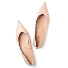 Vivienne Pointed Flats in Nude – LOU.EARL Pointy Shoes, Pointy Flats, Nude Flats, Luxury Flats, Pointed Flats, Rose Blush, Leather Flat Shoes, How To Make Shoes, Pointed Toe Flats