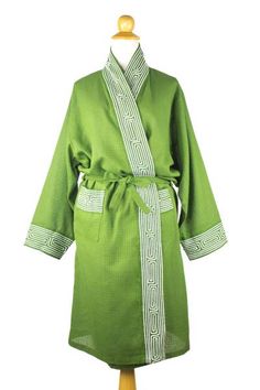 By Banlue Lueruang this handsome front-wrap robe evokes fresh forests. He works in cotton to create a long dressing gown with generous pockets. Applications of cotton cord trace mysterious labyrinth motifs that adorn the sleeves pockets and border. Cushions To Make, Long Gown Dress, Office Job, Black Scarf, Summer Scarves, Cotton Scarf, Labyrinth, Green Cotton, One Size Fits All