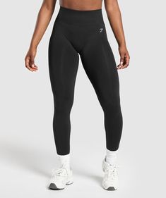 ADD A LITTLE EXTRA These collections take your staples and give you something a little bit extra. • Lightweight seamless material, great for running, cycling, light exercise, or just relaxing on your days off. Just don't do any squats in it (IYKYK).• High waisted fit for comfort Note:The Everyday collection isn't designed for heavy lifting or high-intensity training. To make it comfy af, the collection's made with a lightweight seamless material that can become sheer when it’s stretched. SIZE & FIT• Body fit• Model is 5'9" and wears size XS MATERIALS & CARE• 88% Nylon, 12% Elastane SKU: B7A3L-BB2J Grey Gymshark Leggings, Adanola Leggings, Bestie Clothes, Cute Gym Fits, Cute Volleyball Outfits, Gymshark Set, Volleyball Leggings, Sporty Fits, Black Gym Leggings