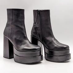 New Condition. No Signs Of Wear On The Soles. Never-Worn. No Box. Retails For $159 Round Toe. Side Zipper For Closure For Easy On And Off. Leather Upper, Fabric Lining And Rubber Lug Soles. Made In China. Please Check Photos Carefully For More Information And Details. Sku#6223 Specs Retro Style Platform Boots Rubber Soles High Heel All All Solid Made In China Size: Womens 9.5 Measurements: Heel Height 5 In Shaft Height 7 In Foot Width 3.75 In Condition: New Without Box All Scuff, Defects, Cracks Steve Madden Boots Cypress, Style Platform Boots, Ankle Combat Boots, Leather Platform Boots, Fringe Ankle Boots, Patent Boots, Lug Sole Boots, Steve Madden Boots, Black Suede Booties