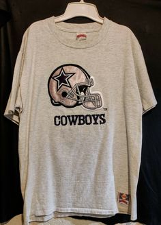 This offering is for a Dallas Cowboys vintage, early 1990's Nutmeg Mills embroidered T-shirt. The shirt is an Extra Large but fits more like a Large, is pre-owned, is in gently worn condition with limited signs of wear/use.  Please review all of the photos carefully and make your own determination on condition and if it works for you.