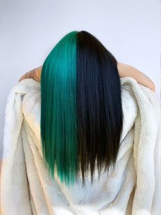 Emerald Split Dye, Emerald Green Split Dye, Hair Dye Ideas Half And Half, Half Black Half Green Hair, Half Black Half Blue Hair, Under Half Hair Dye, Spilt Dye Hair Ideas, Split Dye Ideas, Two Tone Split Hair Color Ideas