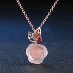 Majestic Rose Quartz & Garnet Necklace Quartz Gemstones, Women Flower, Magical Jewelry, Rose Quartz Pendant, Rose Quartz Necklace, Planting Roses, Quartz Jewelry, Flower Rose, Kandy