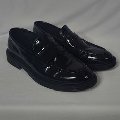 Sz Us - 9 Sz Eu - 42 Loafers With A Decorative Tab And Moccasin Seam At The Front. Canvas Linings And Insoles And Soles That Are Patterned Underneath. Heel 3 Cm. Modern Black Moc Toe Loafers, Black Plain Toe Platform Loafers For Formal Wear, Black Plain Toe Platform Loafers For Formal Occasions, Casual Patent Leather Slip-on Dress Shoes, Business Platform Loafers With Leather Sole, Business Patent Leather Flat Loafers, Masculine Black Wingtip Loafers, Casual Patent Leather Loafers For Business Casual, H&m Shoes