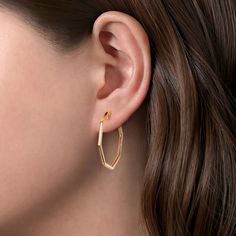 Gabriel & Co.'s Geometric Classic Hoop Earrings offer a modern and sophisticated look with its sleek design and shiny polish. The earrings have a 30mm diameter or 1.18 inches, making them a stylish addition to any ensemble. Available in 14K or 18K white, rose or yellow gold Includes earring box Includes jewelry appraisal Ships fully insured to point of delivery Gold Hoop Earrings Aesthetic, Hoop Earrings Aesthetic, Gabriel Jewelry, White Gold Hoop Earrings, Geometric Hoop Earrings, White Gold Hoops, Earrings Aesthetic, Earring Box, Jewelry Appraisal