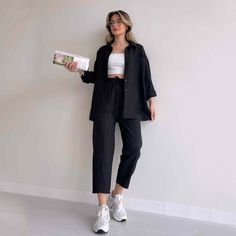 size: S, Color: Black Outfit Mit Blazer, Celana Fashion, Casual Chique, Solid Color Shirt, Loose Shirts, Pantalon Large, Color Shirt, Outfit Casual, Drawstring Pants