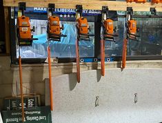 there are many electric tools on display in the store's window sills