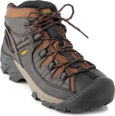 KEEN Targhee II waterproof day hikers deliver tenacious traction, stability and comfort. Available at REI, 100% Satisfaction Guaranteed. Mens Hiking Boots Rei, Merrell Shoes Mens, Summer Hiking Boots, Keen Boots, Keen Footwear, Best Hiking Boots, Best Hiking Shoes, Knee Wraps, Tabi Shoes