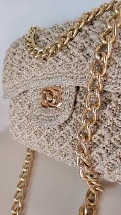 Fantastic bag for casual and super elegant looks! Gold cream color. Sling Bags, Chic Bags, Gold Cream, Cream And Gold, Designer Bags, Cross Body Handbags, Cream Color, Purses And Handbags, Crossbody Bags