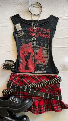 yaangi777 Mode Punk, Mode Grunge, Scene Outfits, Alt Outfits, Alt Fashion, Grunge Goth, Pop Punk, Alternative Outfits