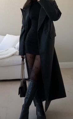 Black Coat Outfit, Long Coat Outfit, Winter Date Outfits, Trench Coat Outfit, Long Black Coat