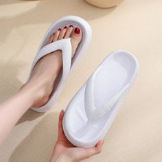 Rimocy Soft Sole Cloud Slippers Popular Boots, Platform Flip Flops, Flip Flops Style, Comfortable Slippers, Summer Heels, Beach Flip Flops, Comfy Shoes, Fashion Couple, Beach Sandals