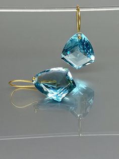 Gorgeous sparkly sky blue aquamarine earrings. The Faceted shield shape drops are flawless and have a beautiful sky blue color. The drops attached to vermeil on sterling ear wires. The earrings are elegant and have a lux look. A truly gorgeous pair of earrings. *Faceted golden citrine (36ct.) *The dimension of stones is about: 18 mm *Metal: Vermeil on sterling *Earrings drop length (ear wires including the stones): 35 mm/ 1.4 inch Solid gold, 14K gold-filled, sterling silver, and gemstones are m Pink Topaz Earrings, Chanel Stud Earrings, Royal Blue Earrings, Jewelry Valentines Day, December Birthstone Jewelry, Ruby Earrings Studs, Malachite Jewelry, Aquamarine Earrings, Silver Jewelry Design