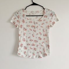 Nwot Super Cute Floral And Intricate Detailed Round Neck Tee With Buttons. White Cotton T-shirt With Rose Print, Short Sleeve Rose Print Tops For Summer, Summer Graphic Tee With Rose Print, Summer Rose Print Short Sleeve T-shirt, Trendy Rose Print T-shirt For Spring, Summer Short Sleeve T-shirt With Rose Print, Cotton Crew Neck Top With Rose Print, Spring Cotton T-shirt With Rose Print, Spring Rose Print Short Sleeve T-shirt