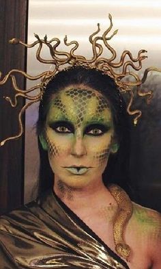 Bold Halloween Makeup, Snake Face Paint, Halloween Pumpkin Crafts, Face Art Makeup, Theatrical Makeup, Halloween Makeup Inspiration