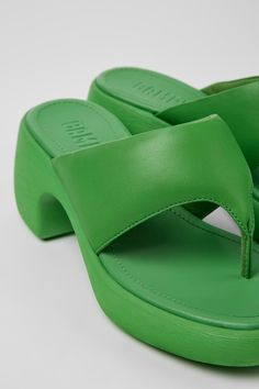 Green women's sandals with water-saving leather, recycled OrthoLite® footbeds, and XL EXTRALIGHT® EVA outsoles.<br/><br/>Thelma Sandal is the summer version of the popular 90s-inspired platform, characterized by a fun personality and a bold silhouette. Green Leather Sandals, Padded Sandals, Fun Personality, Fashion Diary, Camper Shoes, Green Sandals, Old Shoes, Water Saving, 90s Inspired