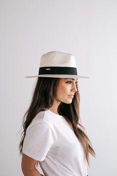 Straw Hats For Women, Headshot Photoshoot, Hats Beach, Womens Straw Hats, Beautiful Photoshoot Ideas, Beach Hats, Straw Hats, Hat For Women