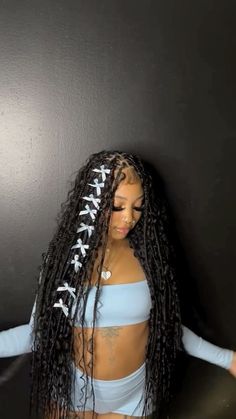 Boho Braids Hairstyles With Bow, Boho Knotless With Bow, Bow Braided Hairstyles, Ribbon With Braids, Boho Braids With Bow, Bows And Braids, Braids And Bows Hairstyles, Bows With Braids, Bow Style With Braids